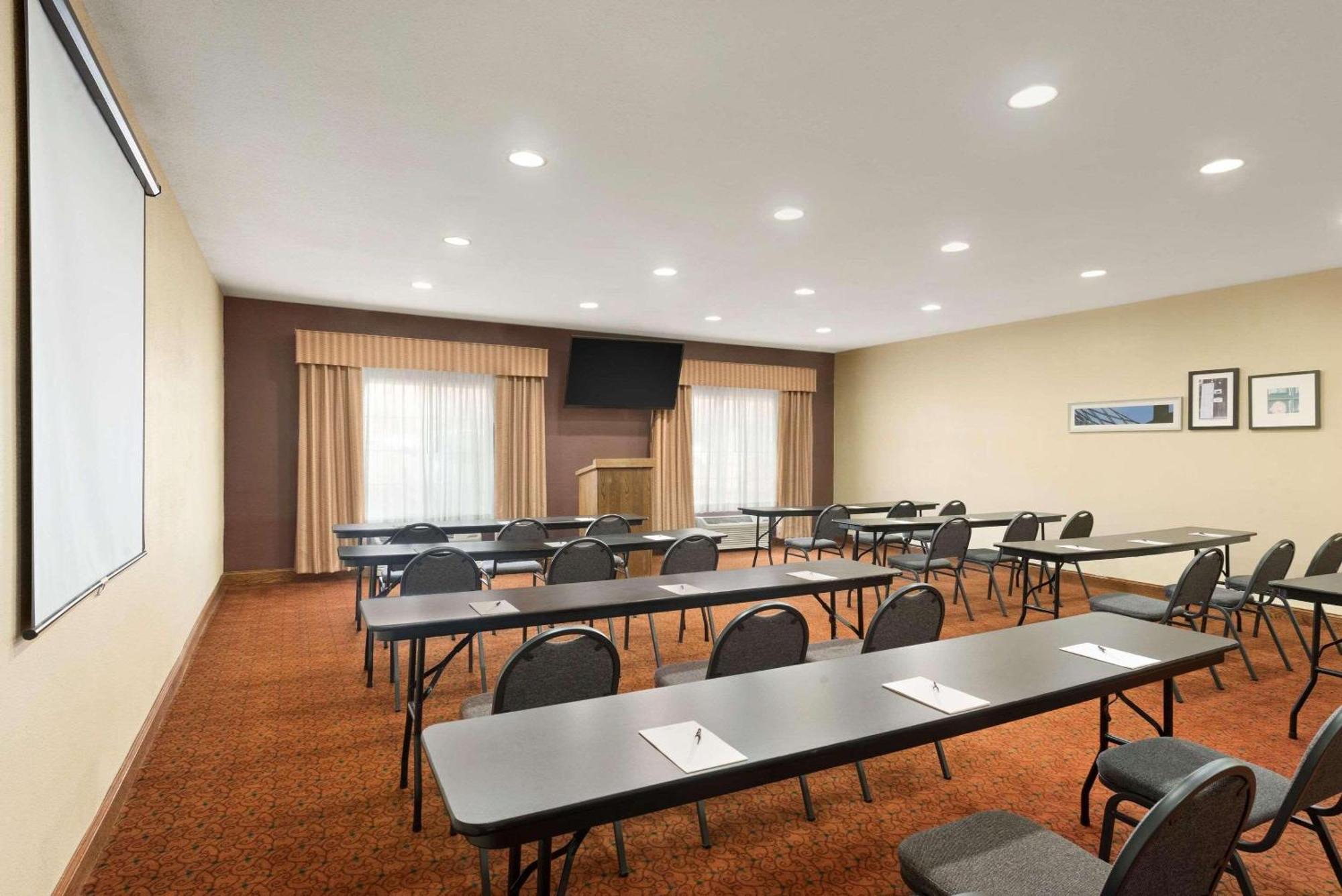 Country & By Radisson, West, Ks 3* Topeka