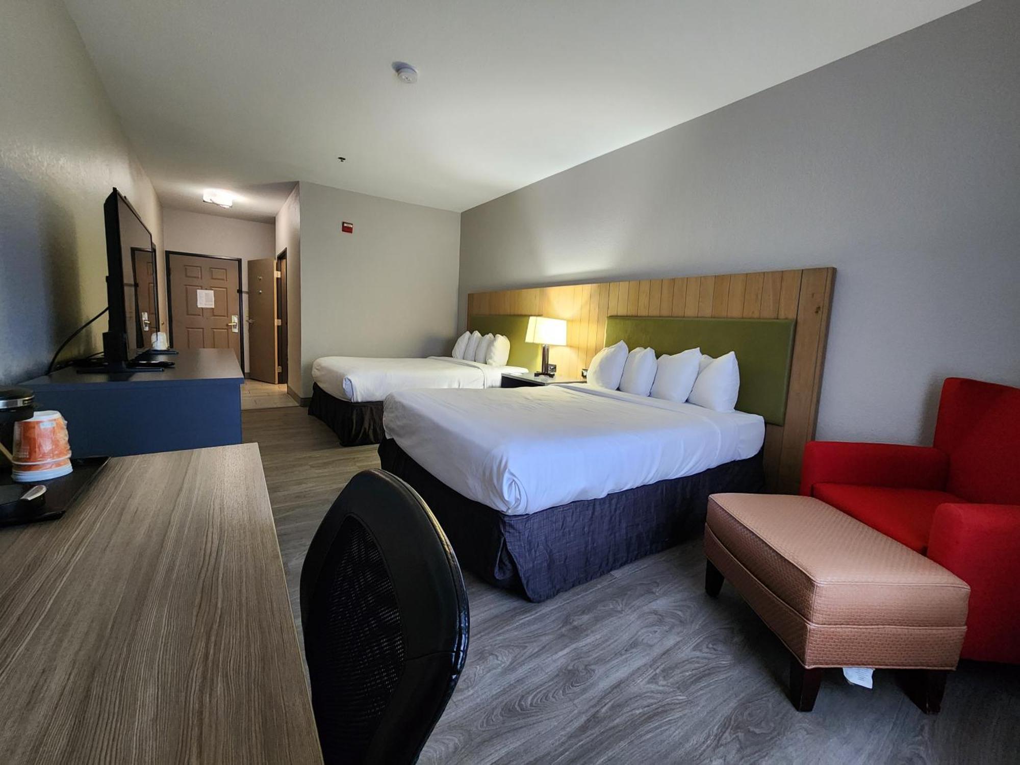 Country & By Radisson, West, Ks Hotel Topeka