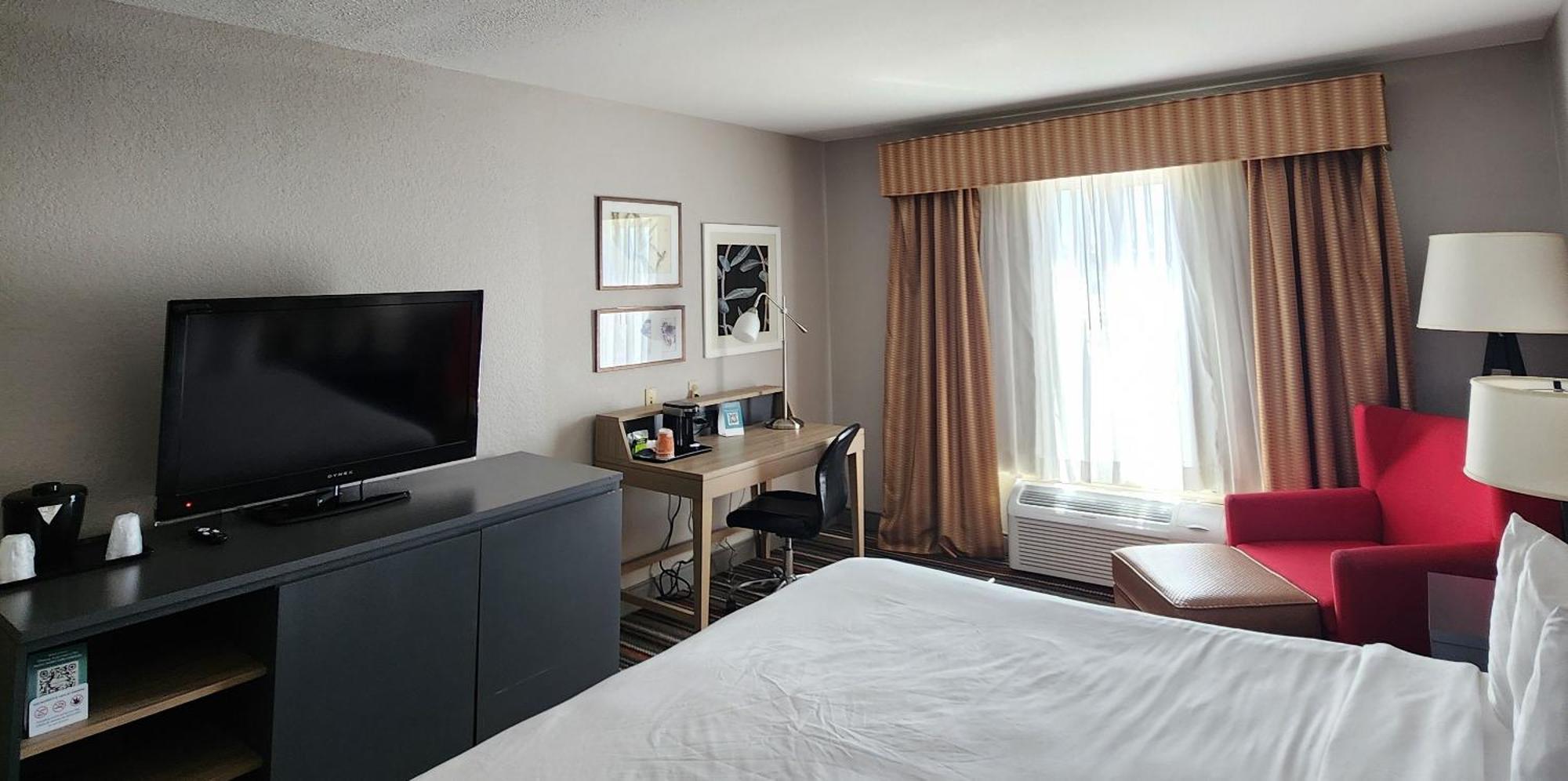 Hotel Country & By Radisson, West, Ks 3*