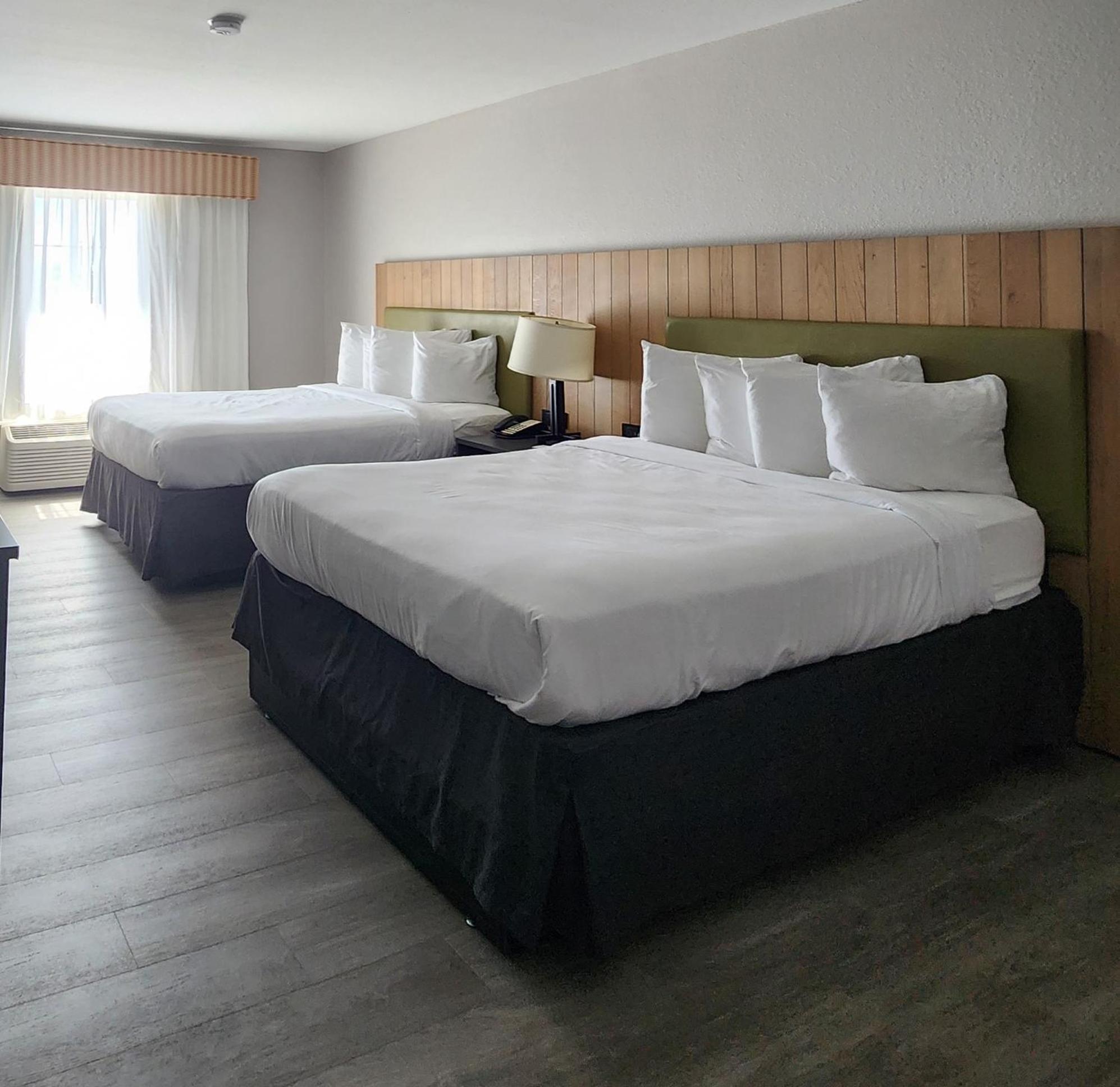 Country & By Radisson, West, Ks Hotel Topeka
