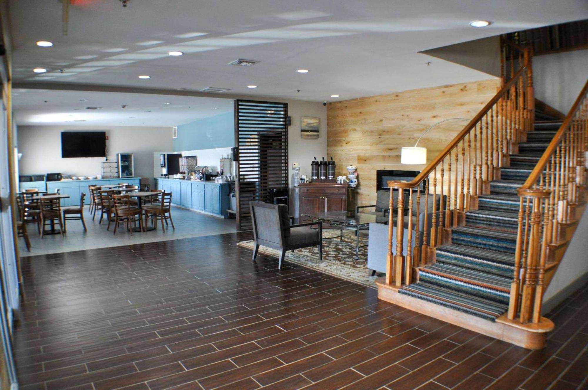 Hotel Country & By Radisson, West, Ks 3*
