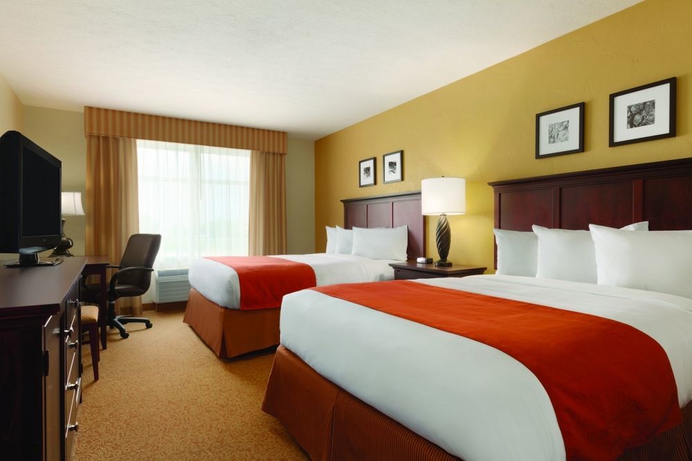 Hotel Country & By Radisson, West, Ks Topeka