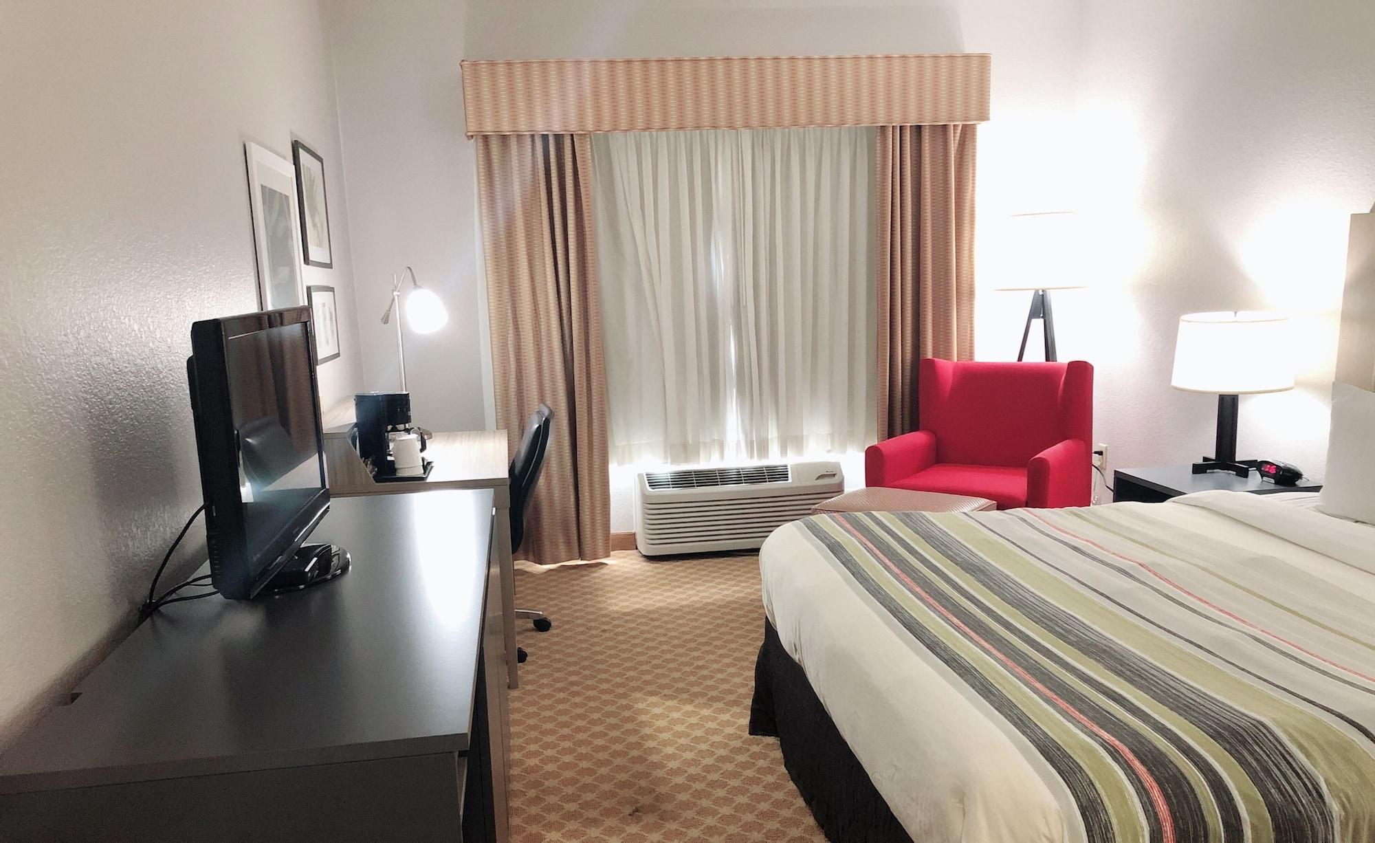 Country & By Radisson, West, Ks