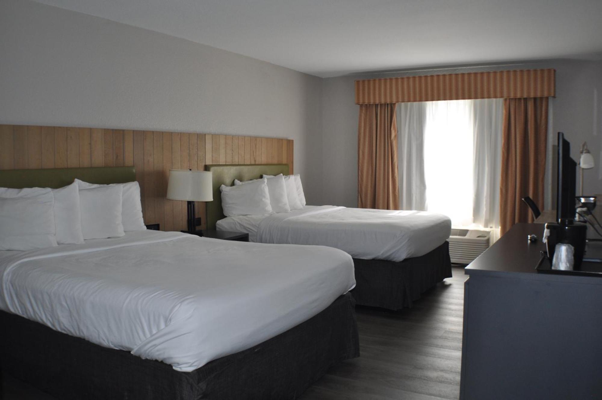 Hotel Country & By Radisson, West, Ks