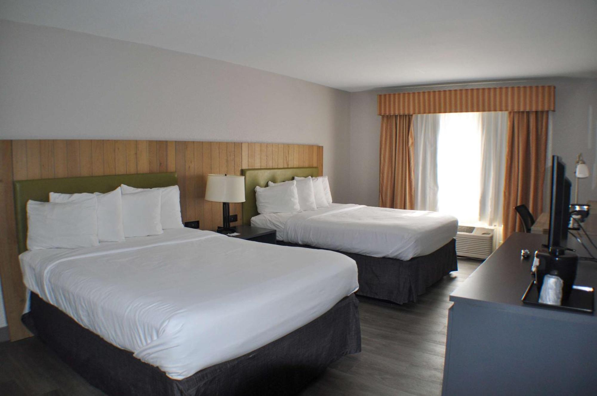 Hotel Country & By Radisson, West, Ks 3*